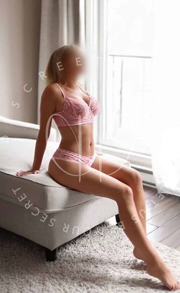 Julia Toronto Escort Main