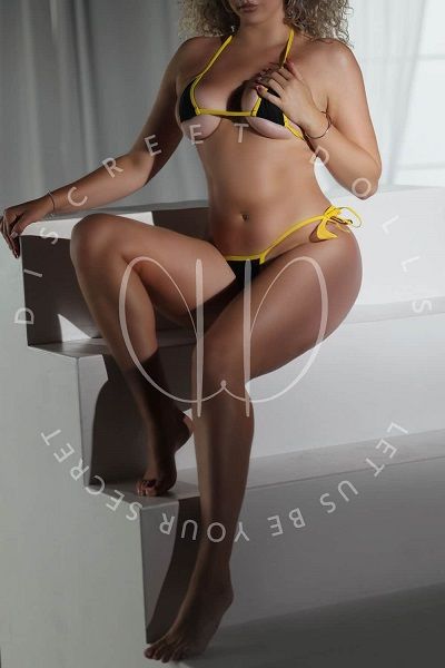Tess Toronto Escort Main